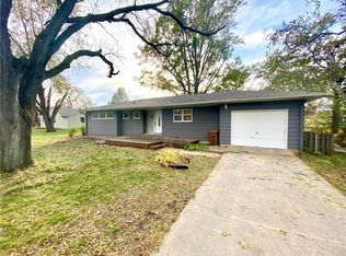 1703 Manor Dr, Grinnell, IA 50112