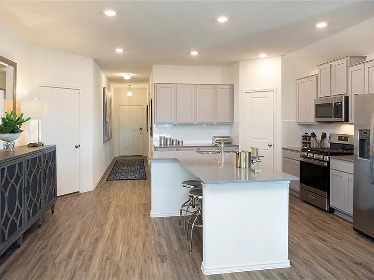 2524 Four Waters Loop — Photo 8