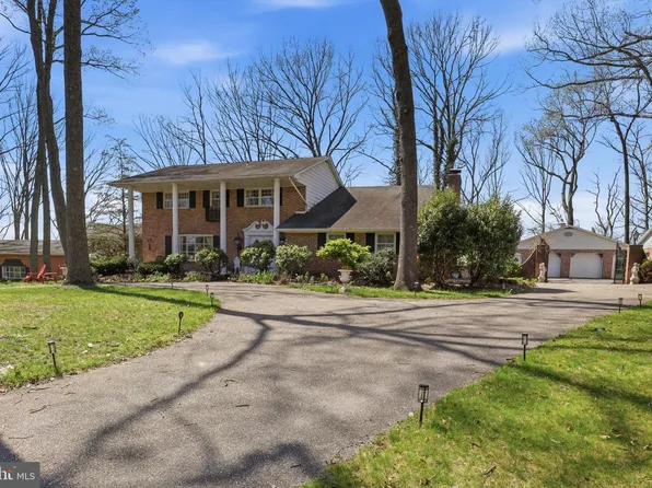 4041 Robinhood Dr, York, PA 17408