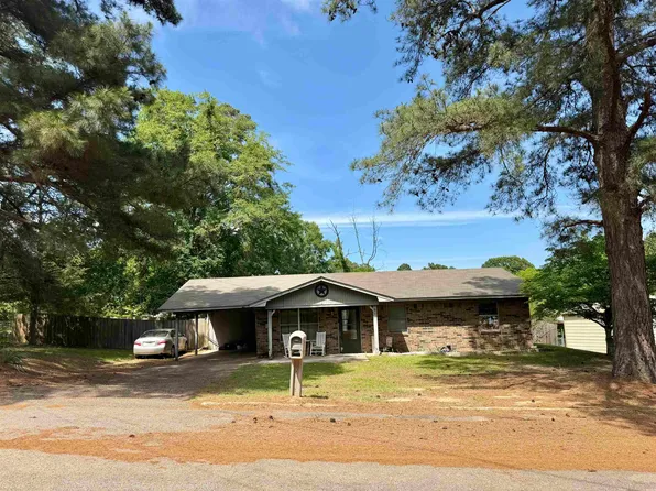 804 Grapevine Rd, Daingerfield, TX 75638