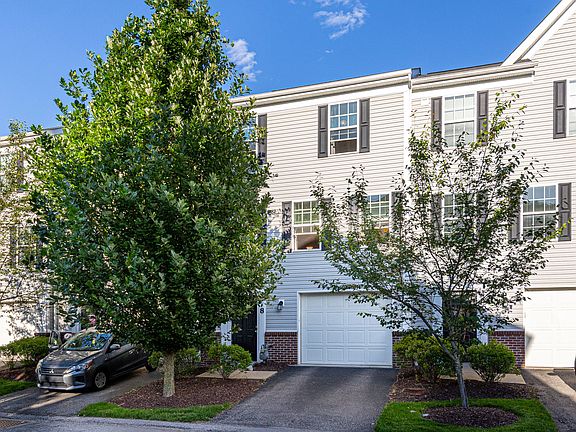 4th image of 8 Sassafras Ln