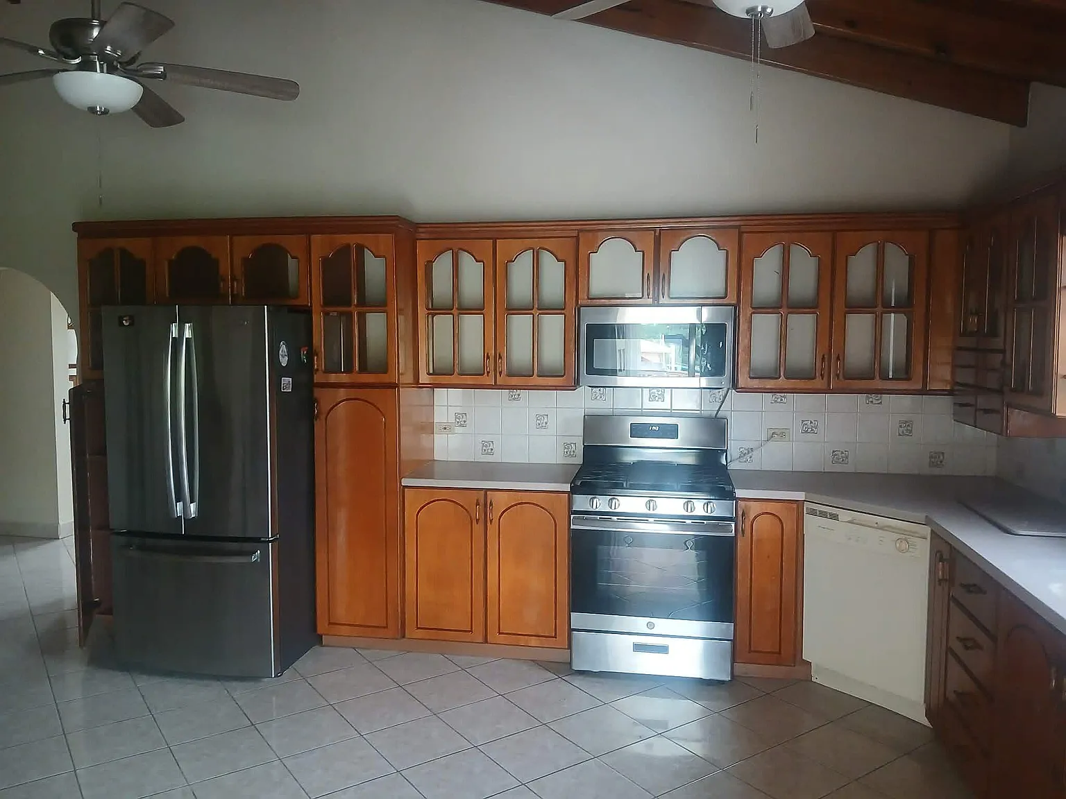 4 bed, 2340 sqft, $2,500 — Photo 2