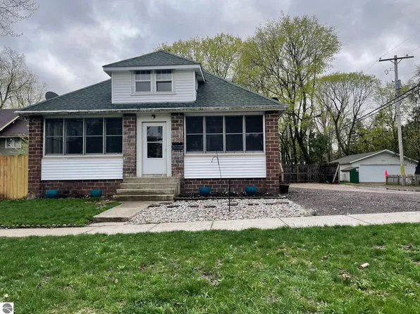 214 Walnut St, Alma, MI 48801