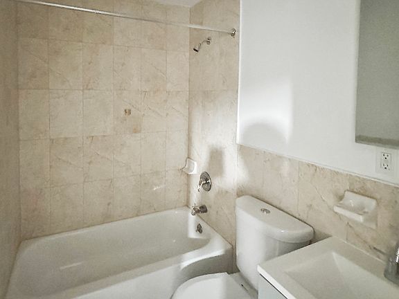 4th image of 852 E 221st St APT 3