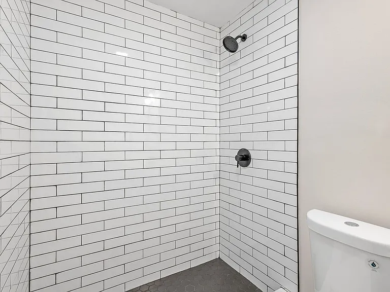 1121 West End Blvd — Photo 10