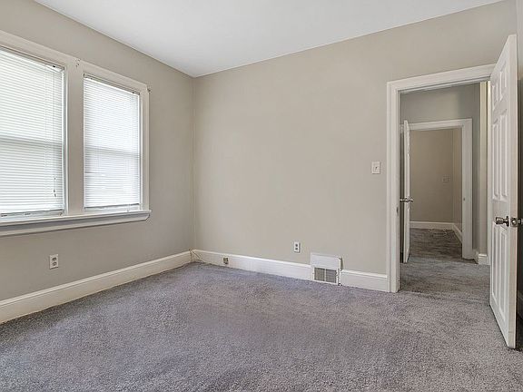 5th image of 304 Elsmere Ave