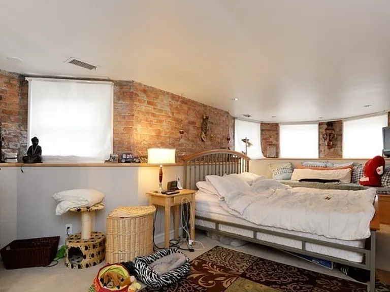 819 W Cuyler Ave — Photo 5