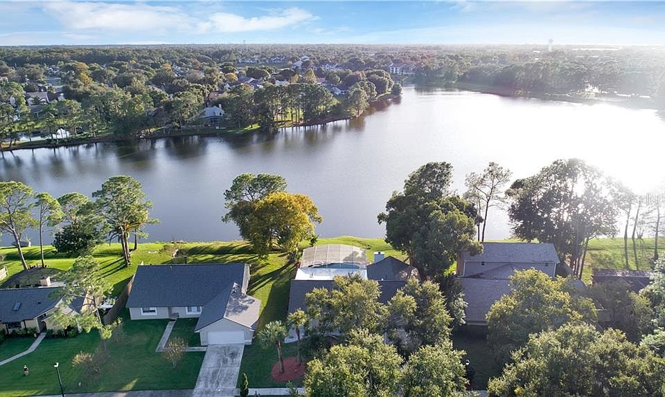 1st image of 489 Lakeshore Dr