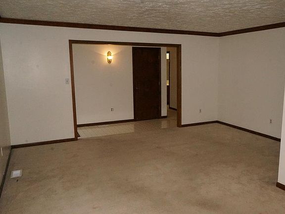 3rd image of 1707 Friendship Dr