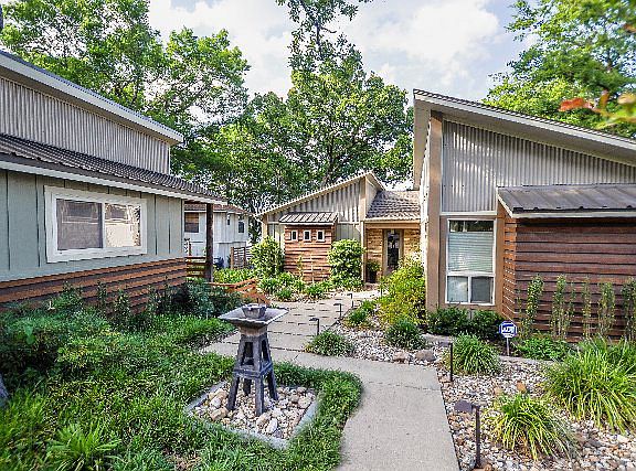 2nd image of 110 Shoreline Cir