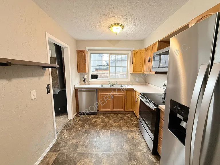 819 Hickory St — Photo 16