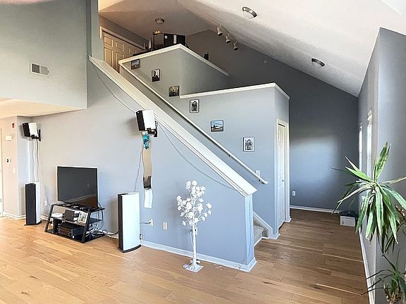 4th image of 39655 Springwater Dr