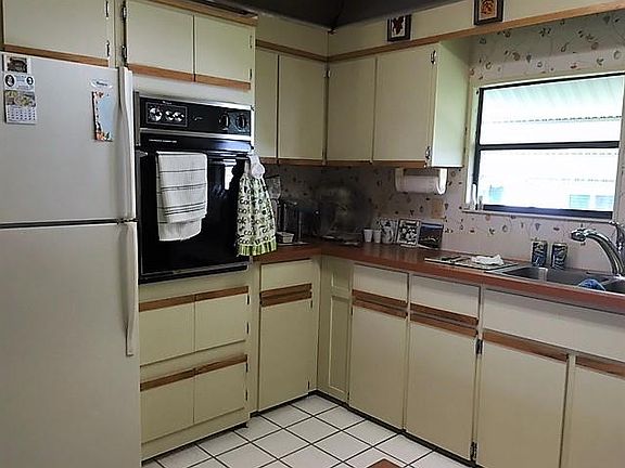 3rd image of 581 Marlin Cir