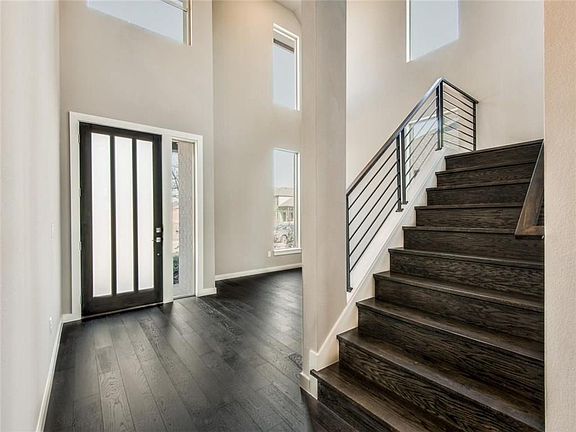 3rd image of 547 Laverton Dr