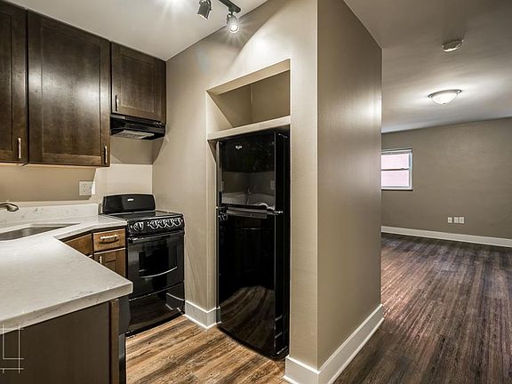 2nd image of 866 N High St APT 5