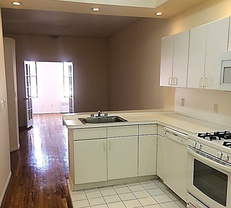 2nd image of 1593 2nd Ave APT 3S