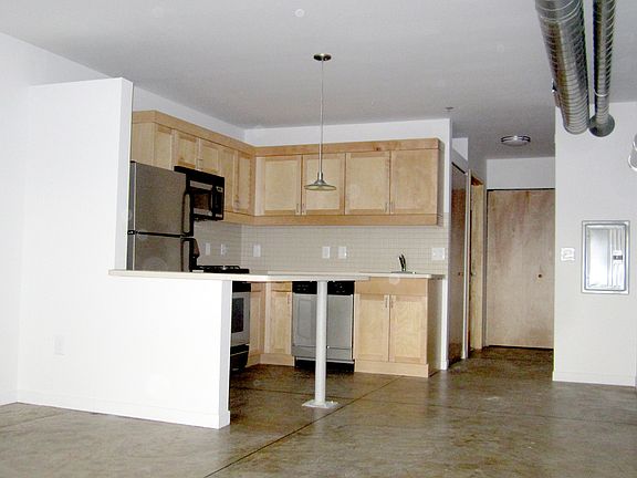 3rd image of 1825 Parmenter Blvd #110