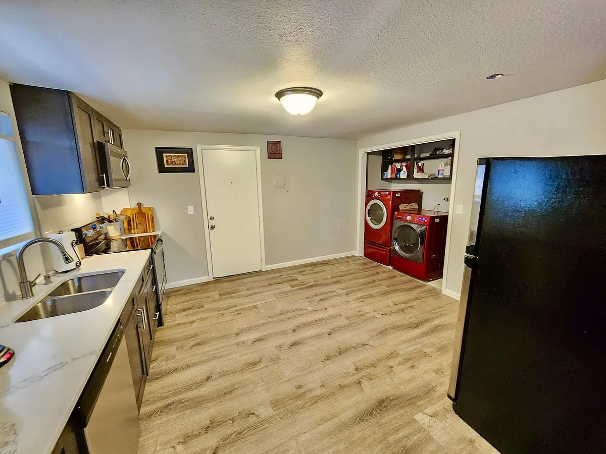 Building Photo - 707 Rees Ct