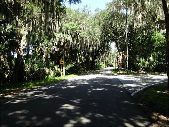 5th image of Lakeshore Dr