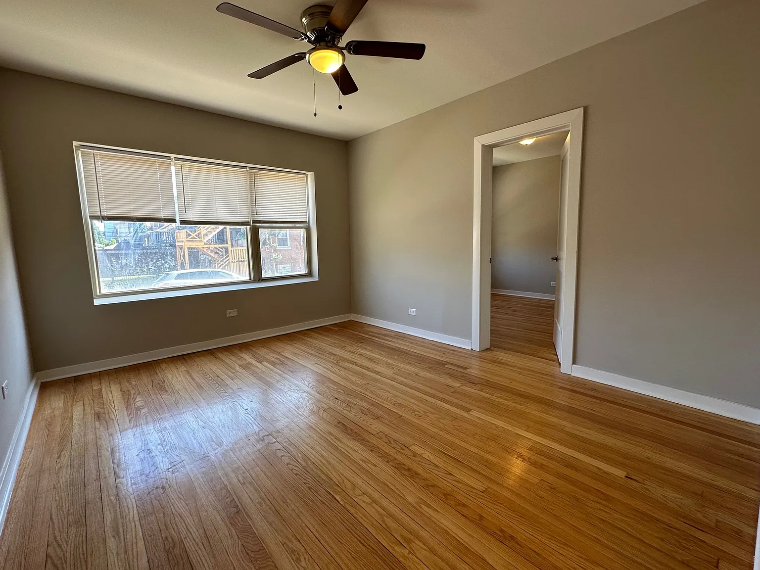 2 bed, 1000 sqft, $1,425 — Photo 2