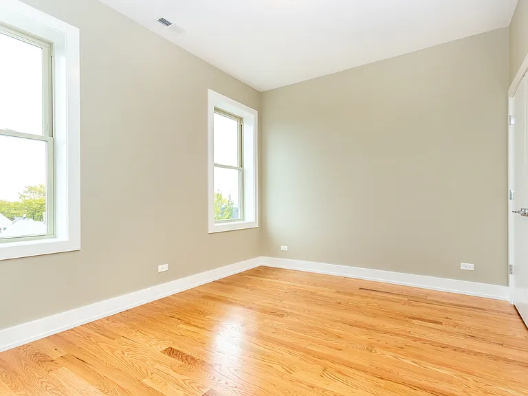 3459 W Belmont Ave #4 — Photo 8