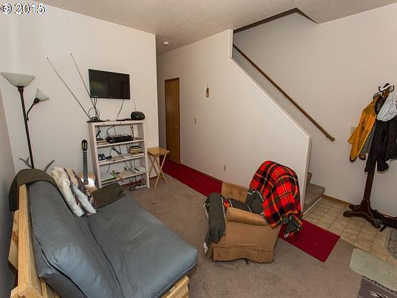 4th image of 995 SE 13th Ave