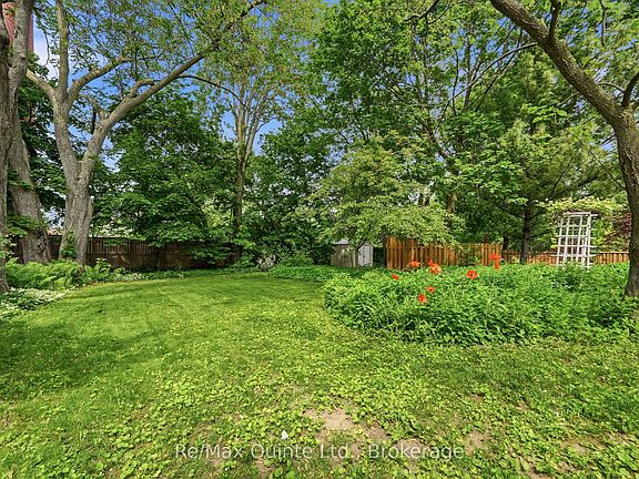 3rd image of 126 Dufferin Ave