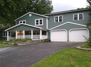 19 Crystal Springs Ln, Fairport, NY 14450