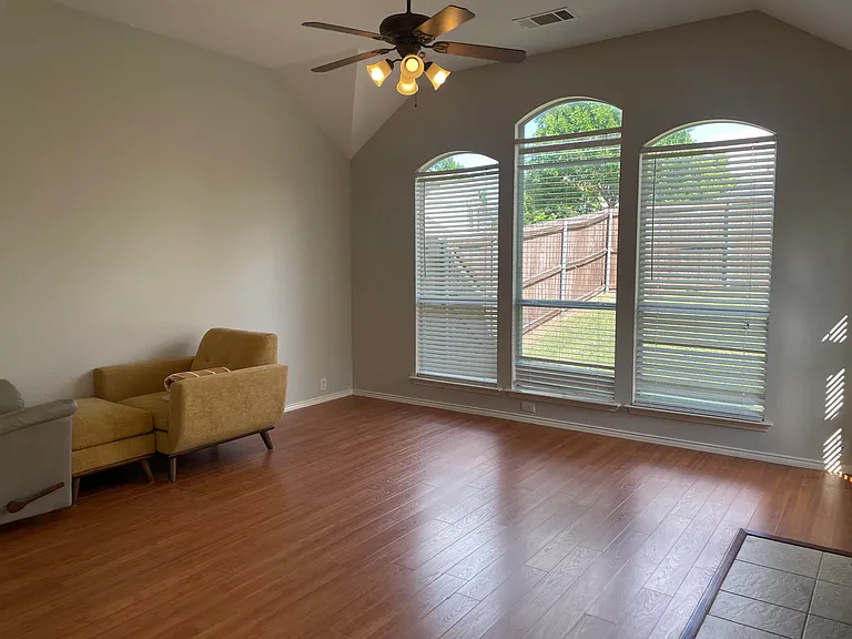 553 Presidio Dr — Photo 8