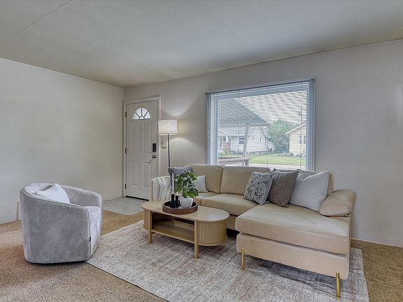 3rd image of 1128 E Gordon Ave