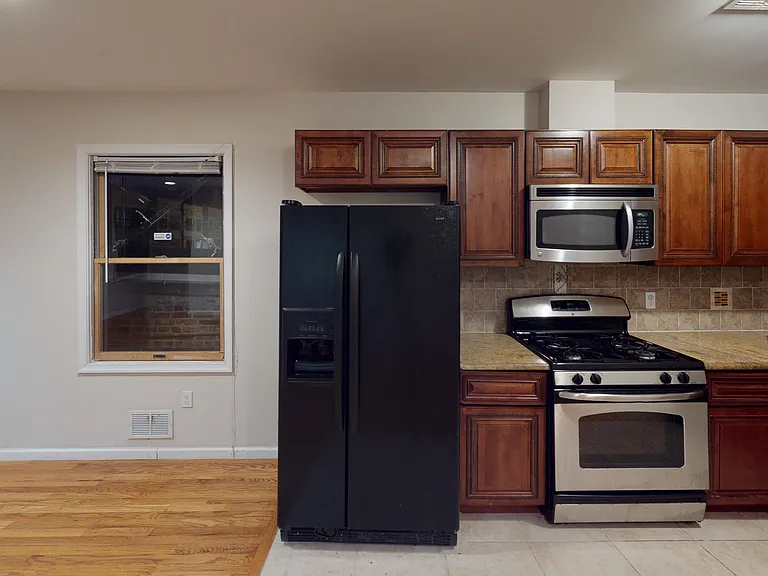 177 Clendenny Ave #2 — Photo 2