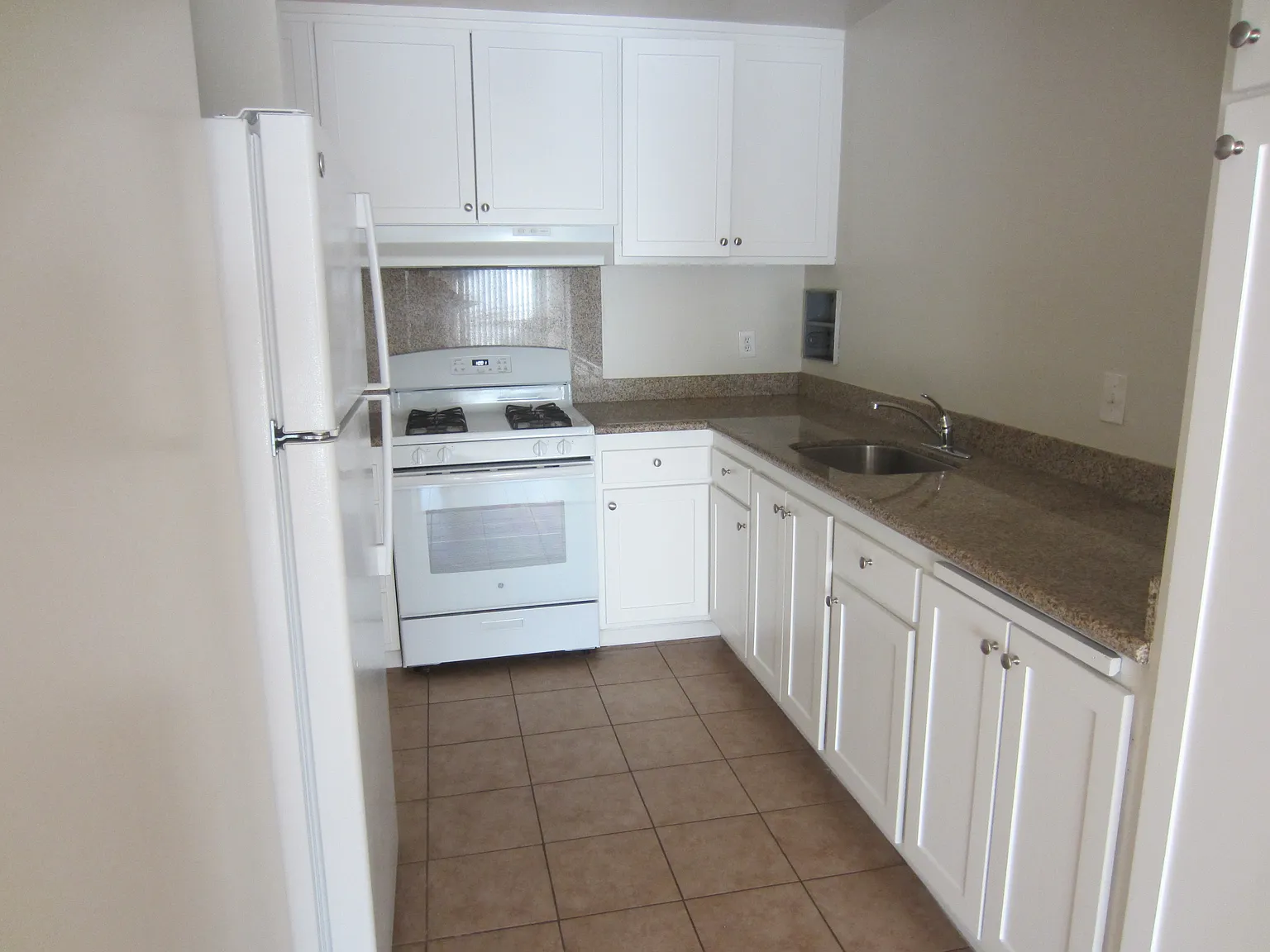 Addison Apartments — Photo 1