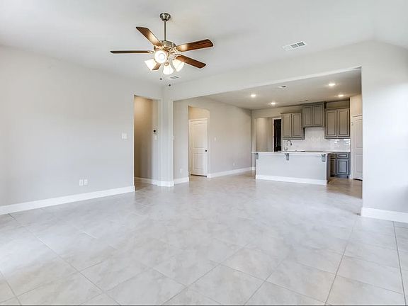4th image of 912 Tartane Dr