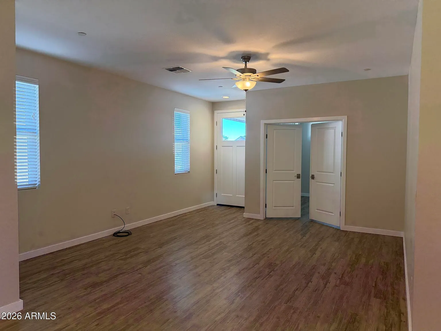 3 bed, 2.0 bath, 1334 sqft, $2,500 — Photo 2