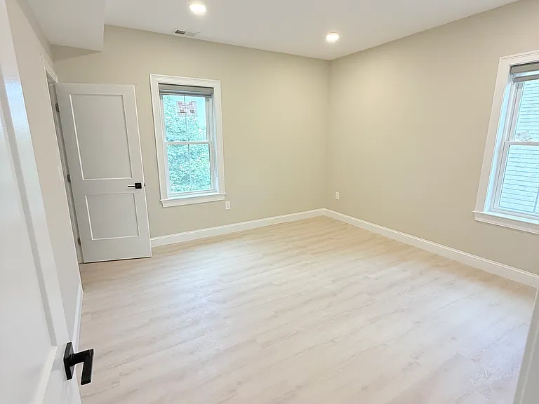 231 Highland Ave #4 — Photo 11