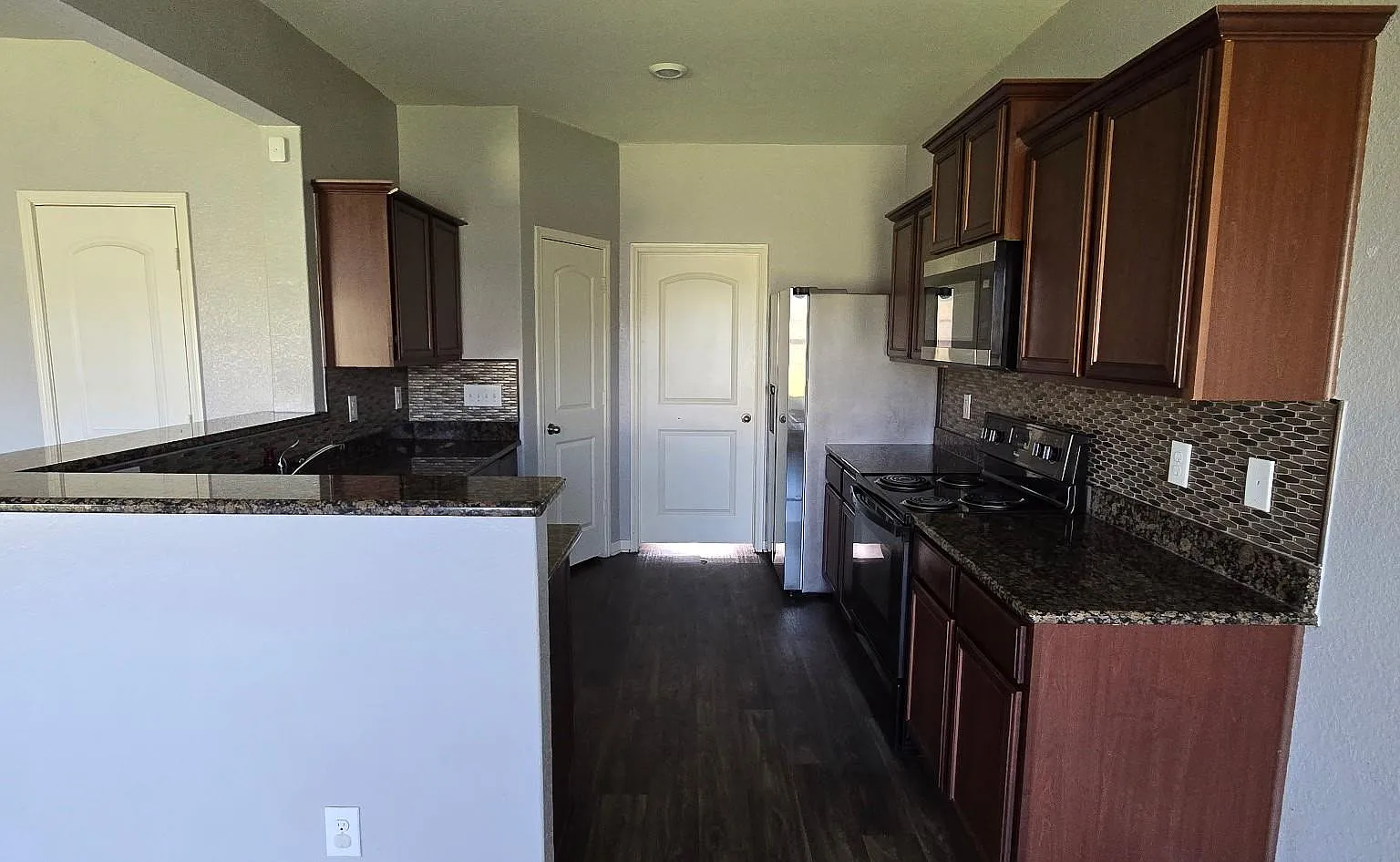 4 bed, 2.0 bath, 2166 sqft, $2,600 — Photo 4