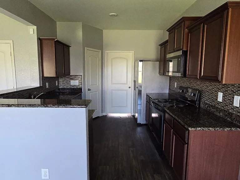 2318 Oyster Bay Ave — Photo 4