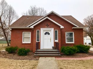 424 3rd Ave NE, Sioux Center, IA 51250