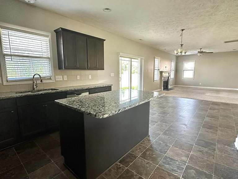 6311 Jacobs Creek Cir — Photo 7