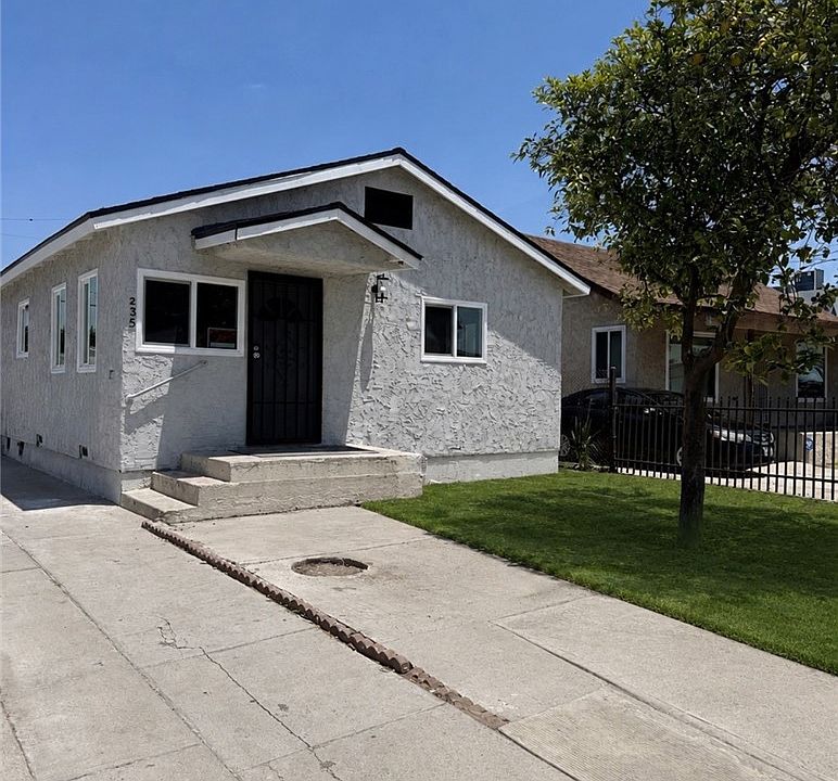 1st image of 233 E 105th St