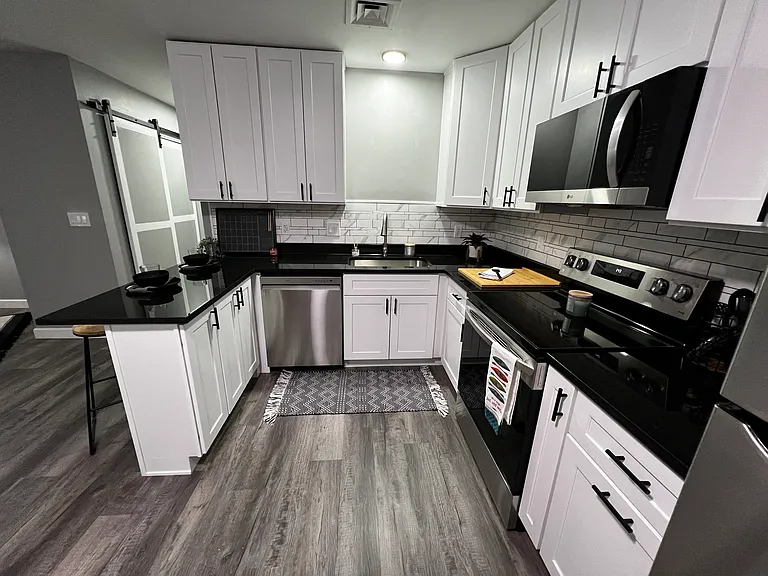 2901 W Jefferson Ave — Photo 3