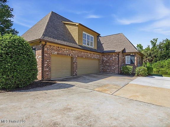 5th image of 319 Buckingham Ct