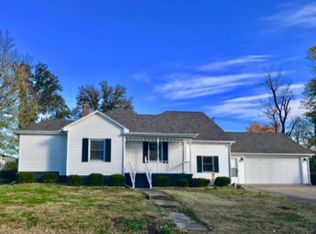 512 6th St, Carmi, IL 62821