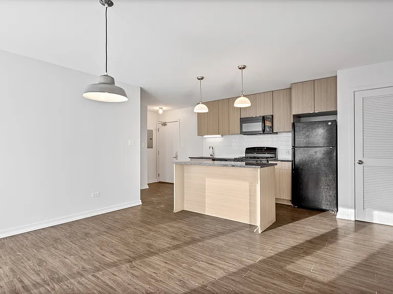 5411.5 N Winthrop Ave #524 — Photo 3