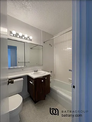 Rented by Batra Group Inc | media 20