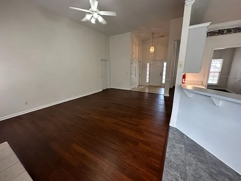 701 Spalding Ct — Photo 5