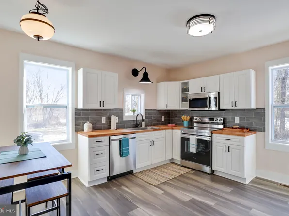 14922 Leetown Rd, Kearneysville, WV 25430