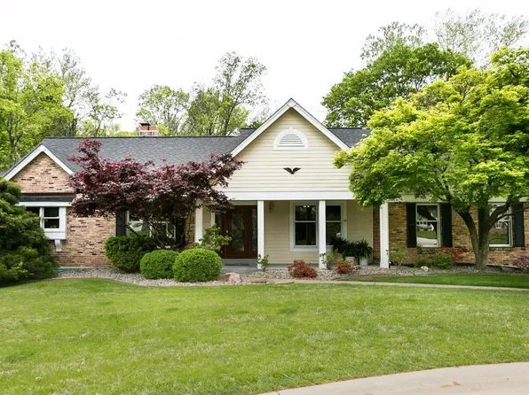 418 Seven Gables Ct, Chesterfield, MO 63017