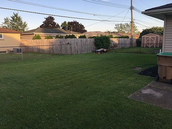 4th image of 57 Joanne Ln