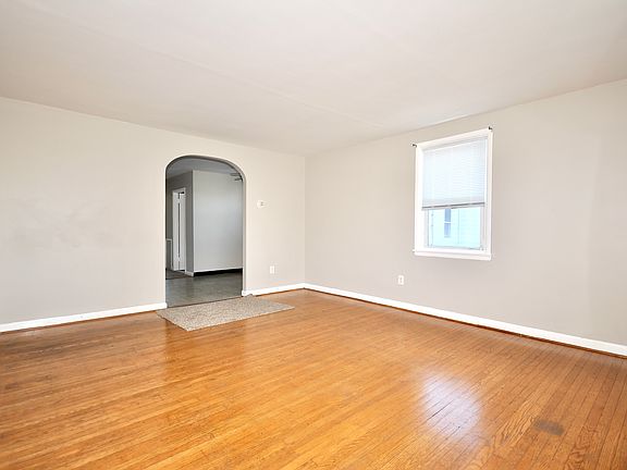 3rd image of 8035 Pine Rd